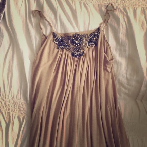 Beautiful nude dress with beaded embellishments - Picture 1 of 5